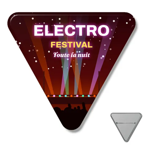 Badge triangulaire à épingle
