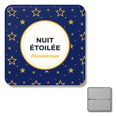 Badge carré à épingle